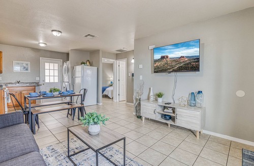 Biggs Field Apartment | ☕ BY FORT BLISS: LAUNDRY, SECURITY SYSTEM, REFRIGERATION, KING BEDS