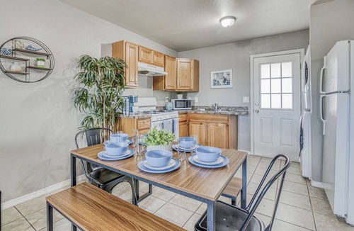 Biggs Field Apartment | ☕ BY FORT BLISS: LAUNDRY, SECURITY SYSTEM, REFRIGERATION, KING BEDS