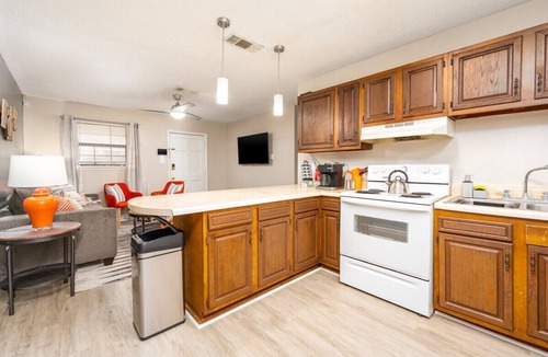 Pineville Apartment | By Hospitals 🏥 & Downtown 🌆 | 3TVs| King 🛏