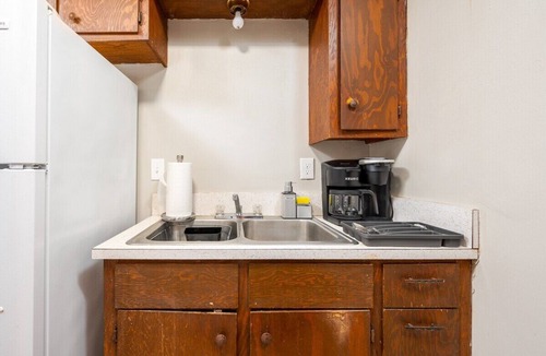 Pineville Apartment | By Hospitals 🏥 | PetsOK 🐈 | 55" 4KTV | King 🛏