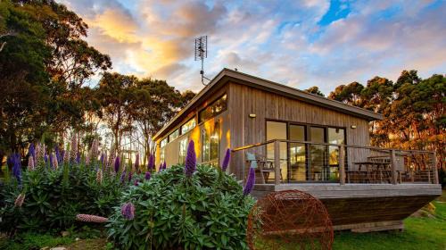 Wattle Hill Apartment | By Moonlight