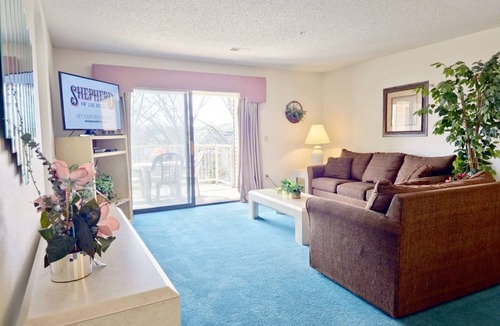 Branson Condo | By Strip~Walk-In~Clean~2 Kings~Outdoor Pool~HotTub