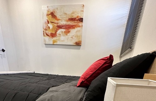 Pickering Apartment | By-The-Bay 3 Bed 2 Bath Cottage! - 3 minutes to the beach!
