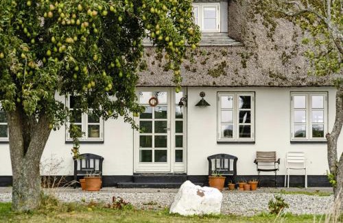Norre Aby House | By The Bay A Thatched House Lies So Beautifully