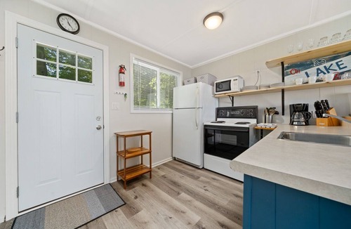 Milford Cottage | By The Bay Cottages- "Bayside Retreat"