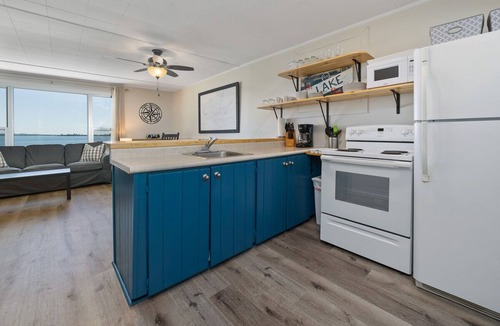 Milford Cottage | By The Bay Cottages, Waupoos View
