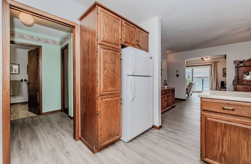 Colpoys Bay Cottage | By The Bay Retreat | Waterfront + SUNSET View