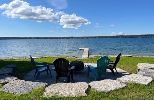 Colpoys Bay Cottage | By The Bay Retreat | Waterfront + SUNSET View