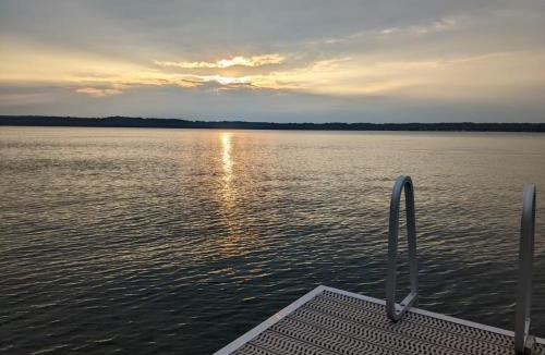 Colpoys Bay House | By The Bay Retreat Waterfront SUNSET View