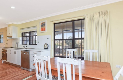 Normanville House | By the Beach - 30 Jetty Road