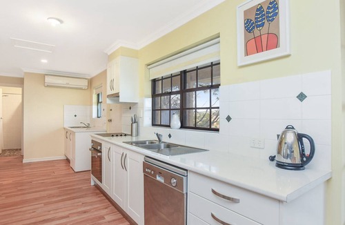 Normanville House | By the Beach - 30 Jetty Road