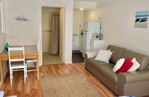 Normanville House | By the Beach - 30 Jetty Road