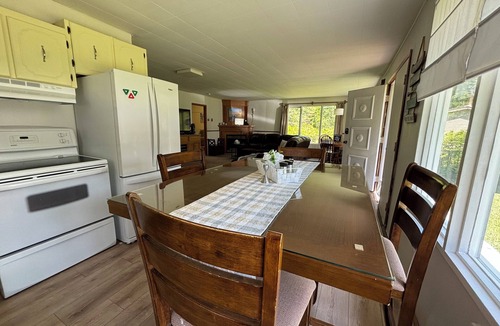 Sauble Beach House | By The Beach - Affordable Sauble Beach Getaway