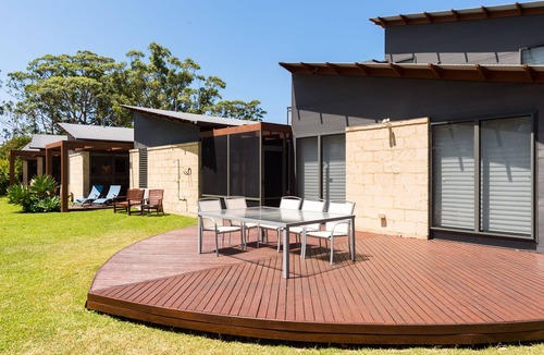 Sanctuary Point Apartment | By the Beach B&B and Apartments