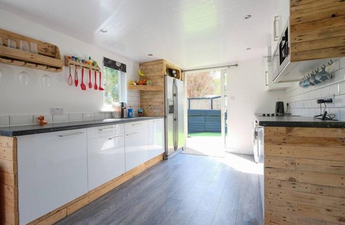 Seaton Cottage | BY THE BEACH, pet friendly, with open fire in Seaton, Cornwall