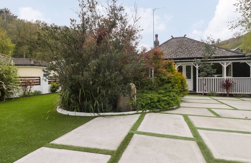 Seaton Cottage | BY THE BEACH, pet friendly, with open fire in Seaton, Cornwall