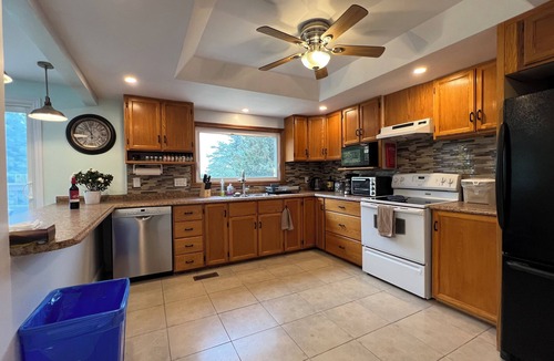 Scugog House | By the Lake! 2 Bedroom Unit with Fire Pit & Games