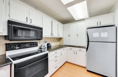 Lake Dallas Apartment | By the Lake Cozy/Quiet House