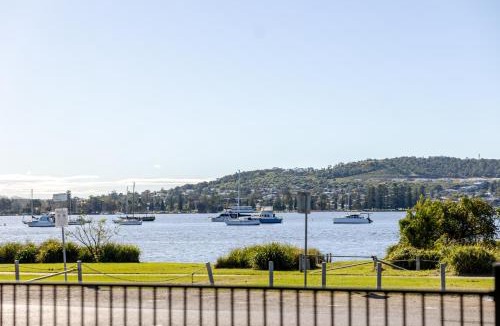 Booragul Apartment | By the Lake - Lake Macquarie