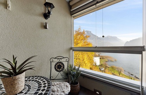 Ingenbohl Apartment | By the lake, mountain view, shower, lift and car park