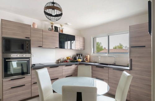 Pornic House | 'By the Pool' with Jacuzzi, Walk to Beach, Sleeps 8