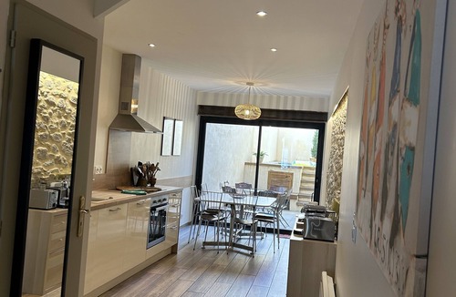 Carcassonne House | By the ramparts, house with pool & stunning view, guesthouse La Trivala