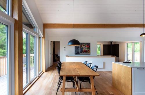 Frelighsburg Ski Chalet | By the river - Le 91