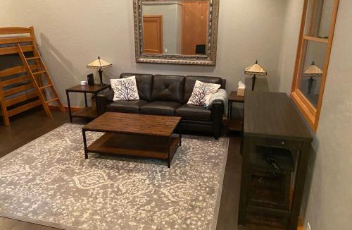 Gold Beach Resort | Byrdies Beach House @ Crook Point