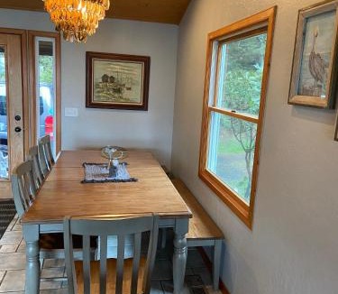 Gold Beach Resort | Byrdies Beach House @ Crook Point