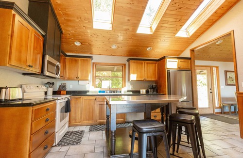Gold Beach House | Byrdies Beach House at Crook Point