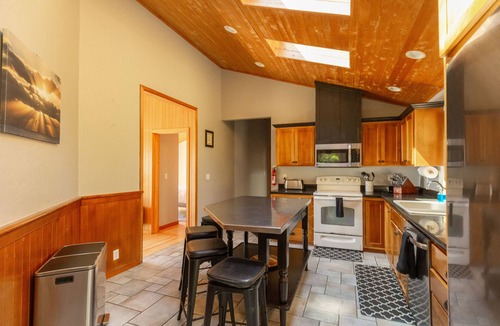 Gold Beach House | Byrdies Beach House at Crook Point