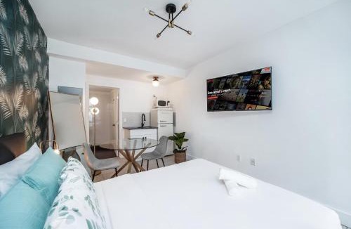 North Beach Apartment | Byron Avenue Suites