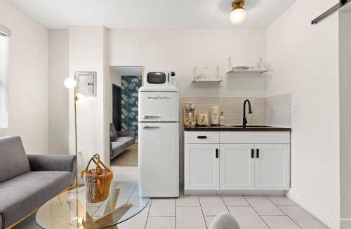 North Beach Apartment | Byron Avenue Suites