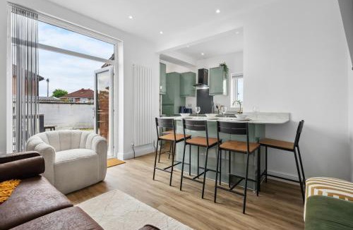 Winshill House | Byron House