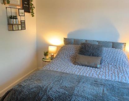 Hucknall House | BYRON SQUARE COTTAGE