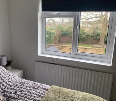 Hucknall House | BYRON SQUARE COTTAGE