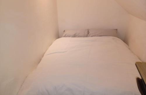 Luton House | Byron View House R6