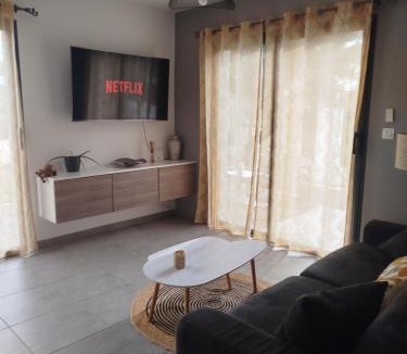 Massillargues-Attuech House | Céven' Ô Calme Gîte T2 avec jacuzzi privé, piscine et jardin