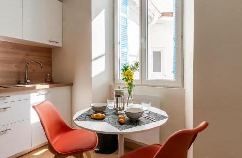 Lourdes Apartment | Côté Cour - 9 min des Sanctuaires - Moderne & Équipé - Jusqu'à 4 couchages