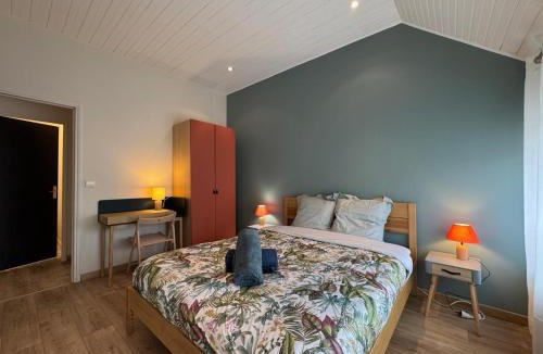 Saint-Martin-de-Brethencourt Apartment | Côté Place - Appartement centre