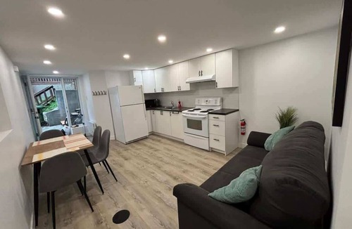 Cote-Des-Neiges—Notre-Dame-De-Grace Apartment | Côte-des-Neiges Cozy 1-Bedroom Ground-Floor Apartment