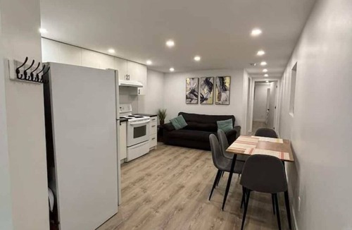 Cote-Des-Neiges—Notre-Dame-De-Grace Apartment | Côte-des-Neiges Cozy 1-Bedroom Ground-Floor Apartment