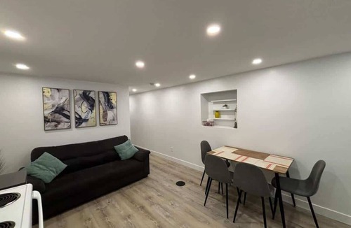 Cote-Des-Neiges—Notre-Dame-De-Grace Apartment | Côte-des-Neiges Cozy 1-Bedroom Ground-Floor Apartment