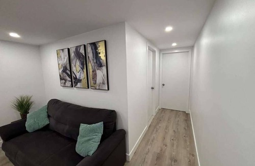 Cote-Des-Neiges—Notre-Dame-De-Grace Apartment | Côte-des-Neiges Cozy 1-Bedroom Ground-Floor Apartment