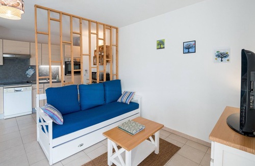 Saint-Arnoult Apartment | Côte Fleurie · Cosy Norman apt, balcony & parking