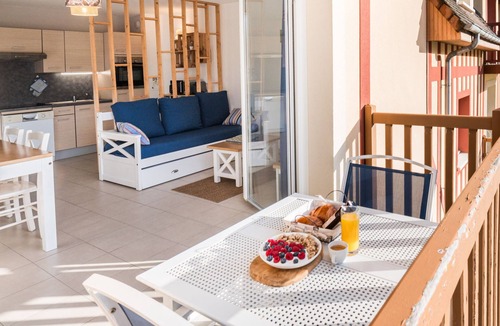 Saint-Arnoult Apartment | Côte Fleurie · Cosy Norman apt, balcony & parking