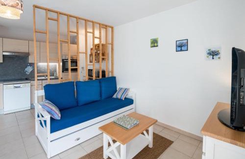 Saint-Arnoult Apartment | Côte Fleurie Cosy Norman apt balcony & parking