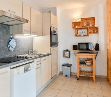 Saint-Arnoult Apartment | Côte Fleurie Cosy Norman apt balcony & parking