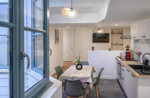 Centre Ville Apartment | Cœur de Pau - Clim et Parking - L'Odyssée