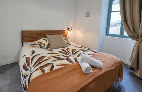 Centre Ville Apartment | Cœur de Pau - Clim et Parking - L'Odyssée